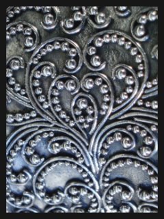 Suarti filigree cuff detail