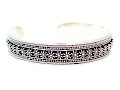 Suarti Flower Motif Cuff