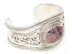 Suarti Rhodonite Cuff