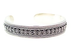 Suarti Floral Motif  Silver Cuff Bracelet
