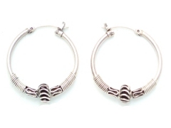 suart silver wire hoop earrings