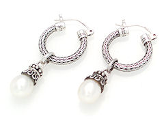 suarti pearl drop hoop earrings