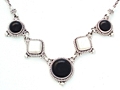 Suarti Black and White Necklace