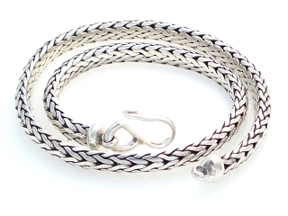 Suarti Half Round Chain Silver Necklace