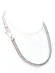 Suarti half round tulang nagar necklace