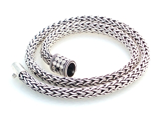 Suarti Oval Tulang Naga Silver Necklace