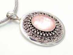 Suarti pink mother of pearl pendant