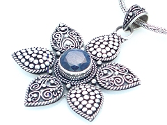 Suarti silver flower pendant